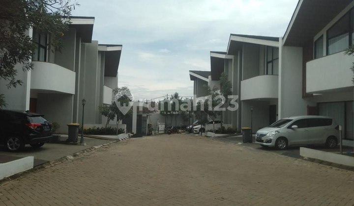 Rumah Second Strategis Semi Furnished di Sukatani Depok 2