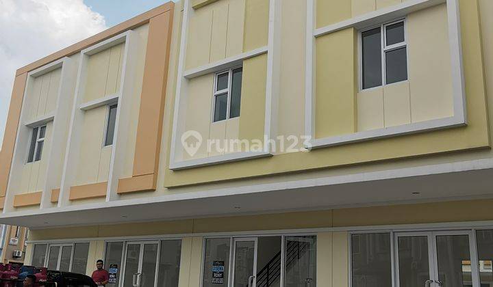 Ruko Disewa di Pasar Modern Paramount Sangat Strategis Dan Ramai 1