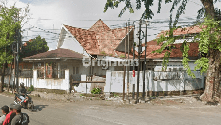 RUMAH PUSAT KOTA COCOK UNTUK USAHA RAYA NGAGEL SHM LANGKA DEKAT SULAWESI DINOYO POLISI ISTIMEWA 1