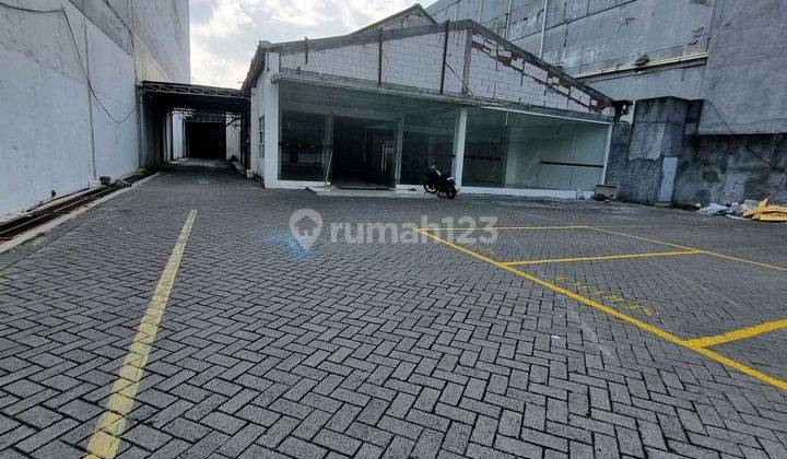 Bangunan Ex Showroom Siap Pakai Komersil Area Cocok Untuk Bank Showroom Deli Mini Mart Kantor 1