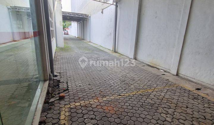 Bangunan Ex Showroom Siap Pakai Komersil Area Cocok Untuk Bank Showroom Deli Mini Mart Kantor 2