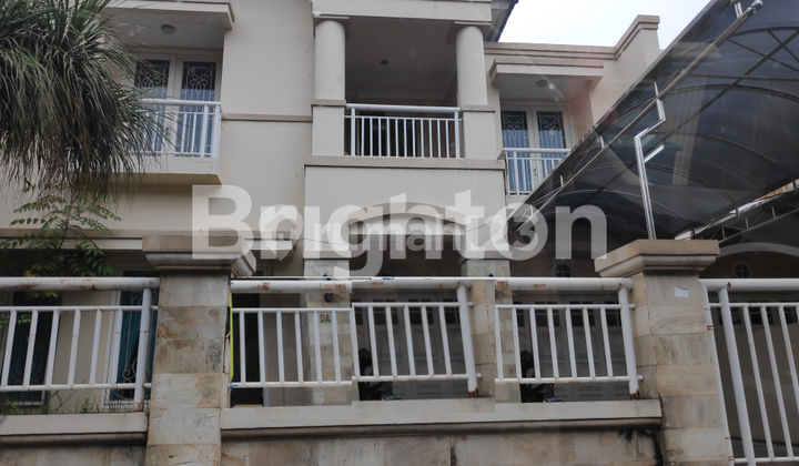 RUMAH SIAP HUNI SURABAYA TIMUR LINGKUNGAN NYAMAN LUX CENTRAL PARK DEKAT PAKUWON CITY 1