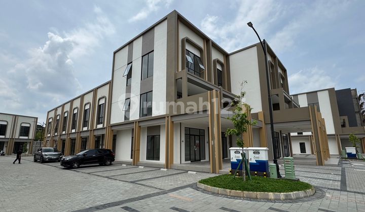 Disewa Ruko Kondisi Baru Strategis Tengah Kota di Il Lago Grande Gading Serpong