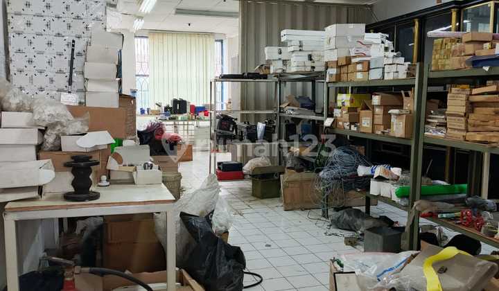 Only 4M negotiable, first come first served, quick sale strategic shop house ready to occupy in Sector 1B Gading Block Serpong Tangerang Banten. 2