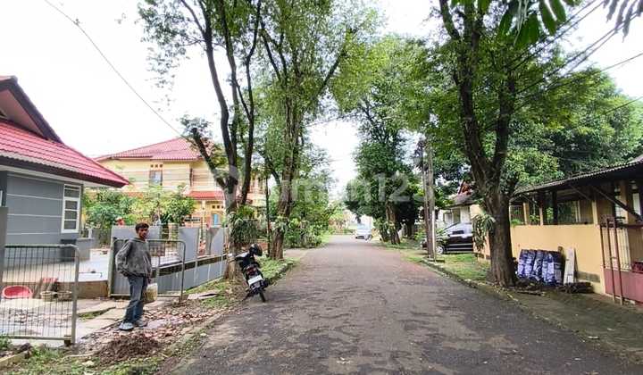 For Rent: Strategically Located House with Large Yard, Neatly Renovated, Ready to Occupy, Griya Loka, Palm Bintang Street, BSD City, South Tangerang, Banten. 2