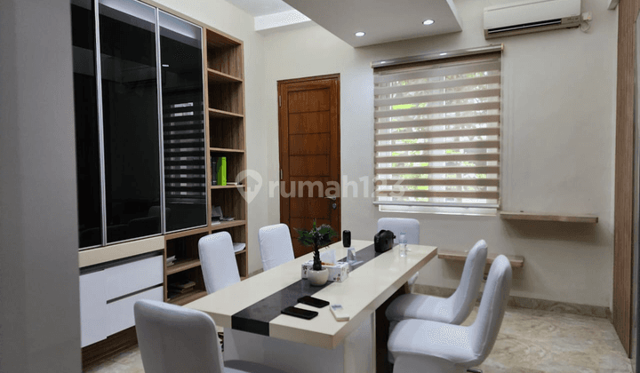 Rumah Benhil Furnished Rapi Bagus Parkir 8 Mobil Harga Murah