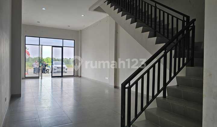 Mega Kuningan Pik2 shop-house facing the lake, neat. Mega Kuningan Pik2 shop-house facing the lake, neat.