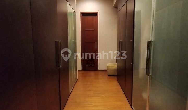 Rumah Green Garden, Ada Pool, Furnished Interior Bagus Mewah