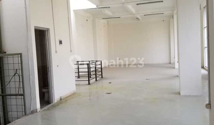 Gudang Gandeng 2, Lodan Center , 3 Lantai, Ada Lift