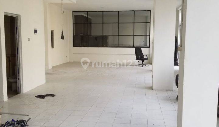 Gudang Gandeng 2, Lodan Center , 3 Lantai, Ada Lift