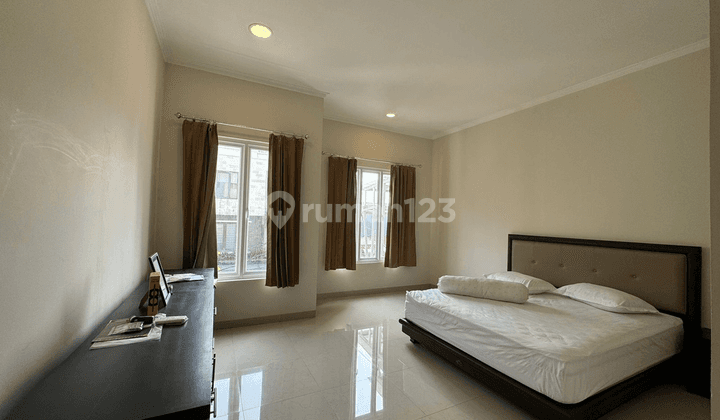 Rumah Pluit Putra renov rapi siap huni  2