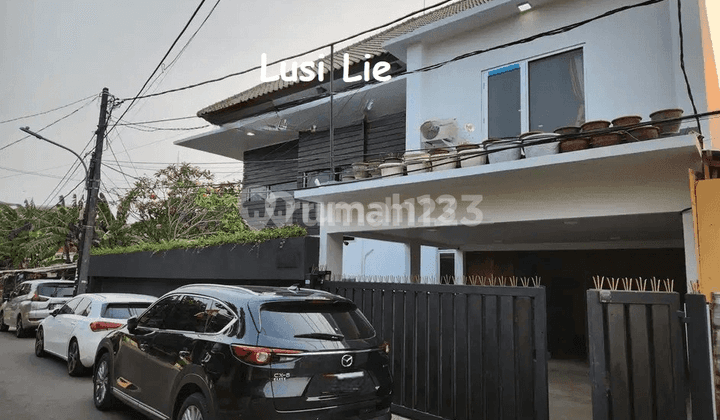 Rumah Kav Dki Hoek Luas 365m, Furnished Rapi Bagus Parkir Luas