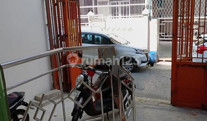 Rumah Teluk Gong renov rapi dalam bisa parkir 1 mobil 1