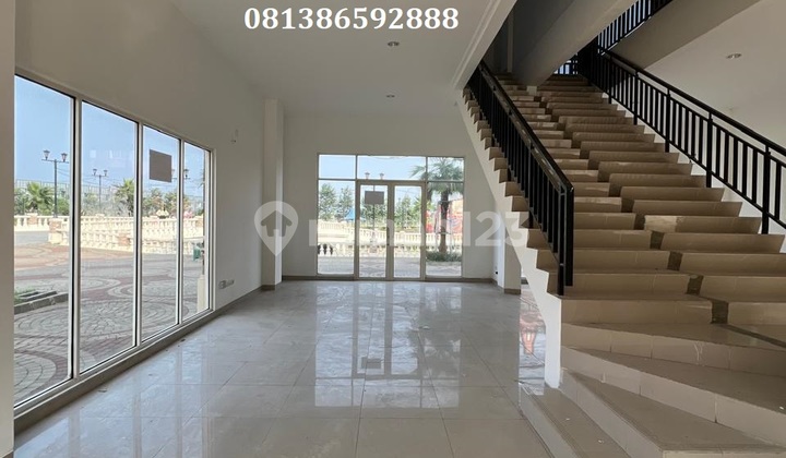 Two-Front Lake View Terrace Shophouse in La Riviera Pik2