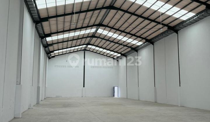 Laksana Warehouse in Tangerang has an office, tidy.