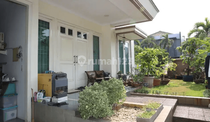 Rumah Hoek Puri Kembangan Luas 266m, Semi Furnished Rapi 1