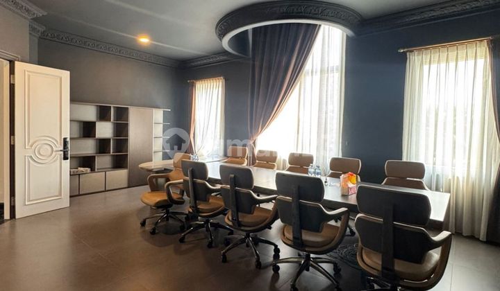 Luxury Pik Pinisi house area 686 m, Corner