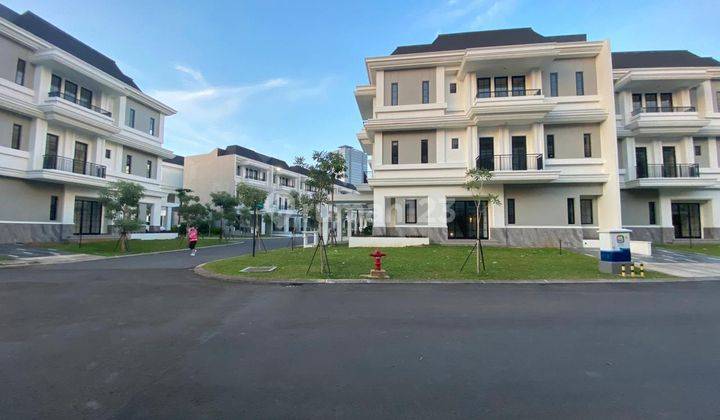 Rumah Sutera Winona 3 Lantai Renov Rapi Semi Furnished, Murah 2