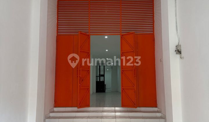 New 5-Storey Ruko in Pasar Pagi Asemka with Lift, Busy Location 2
