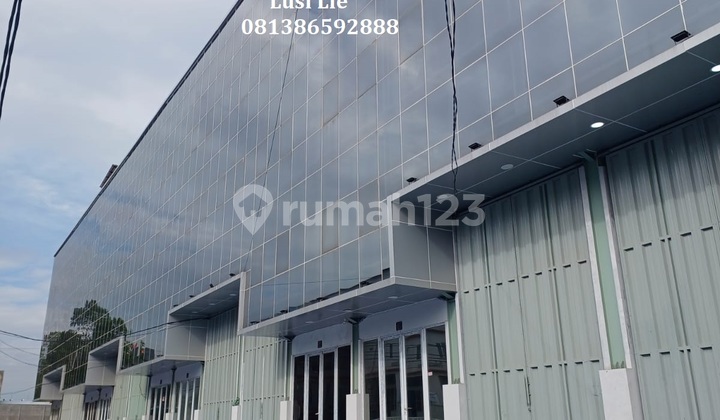 Kalideres Warehouse near Citra Garden 6, tidy office, has a goods lift. Kalideres Warehouse near Citra Garden 6, tidy office, has a goods lift.