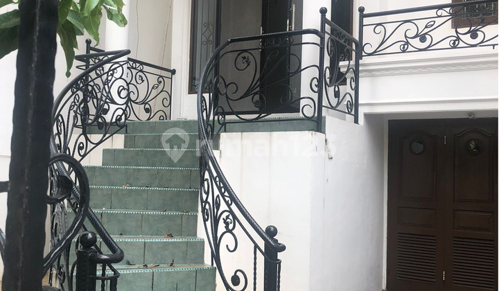 Walet House Pik size 7x25 m, unfurnished, cheap.