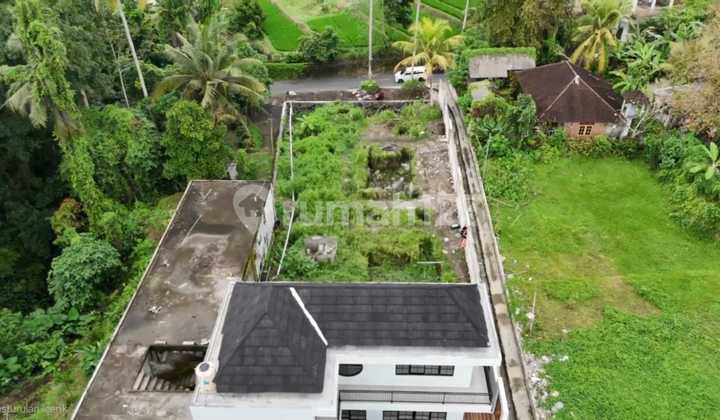 Main Street Gn Sari Peliatan Suitable for Restaurants, Cafes, Gyms, Villas