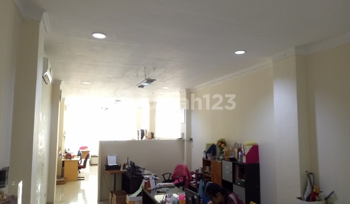 Ruko Gandeng 2 Serasa Dapat 4 Ruko. Luassss Sekalii.