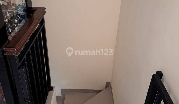 Dijual Muraahh Rumah Full Furnish 3 Lantai , SHM di Taman Ratu  2