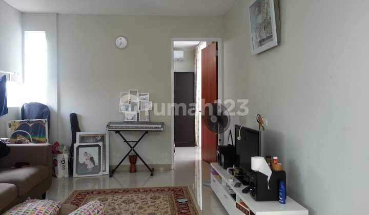 Dijual Rumah Minimalis Luas Tanah 141m , 3 Lantai , SHM di Taman Meruya Ilir 2