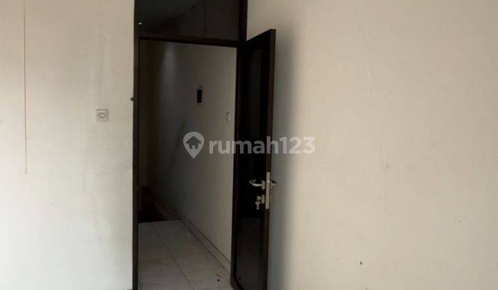 Disewakan Rumah 2 Lantai , 4 Kt, di Makaliwe , Grogol Jakbar 2