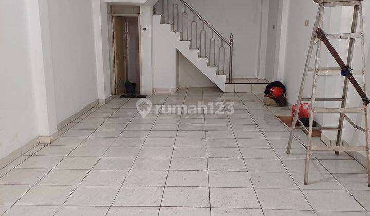 Dikontrakkan Ruko 3Lt Samping Jalan Besar , Lebar 4m di Jelambar  2