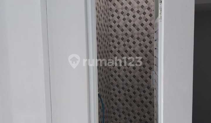 For Rent 3-Story Shop House in Ciwaruga Area, 2 Bedrooms 2