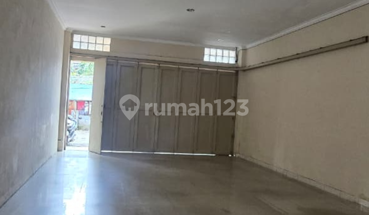 For Rent 3-Story Shop House on Main Road Jl. Rajawali, Busy Neighborhood For Rent 3-Story Shop House on Main Road Jl. Rajawali, Busy Neighborhood