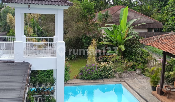 Di Jual Rumah Ada Kolam Renang di Komplek Cipaku Indah 1