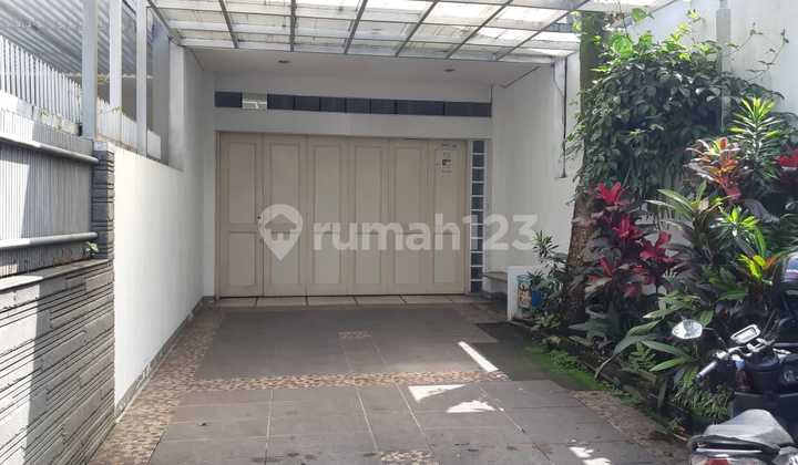 Di Jual Rumah Tengah Kota, Jl.lombok, Bandung, Nyaman, 2 Lantai 2