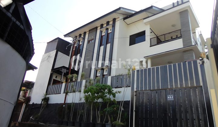 Di Jual Rumah rasa Villa di Cihideung, Dekat Sapulidi Resto & Villa Trinity, View Tangkuban Perahu