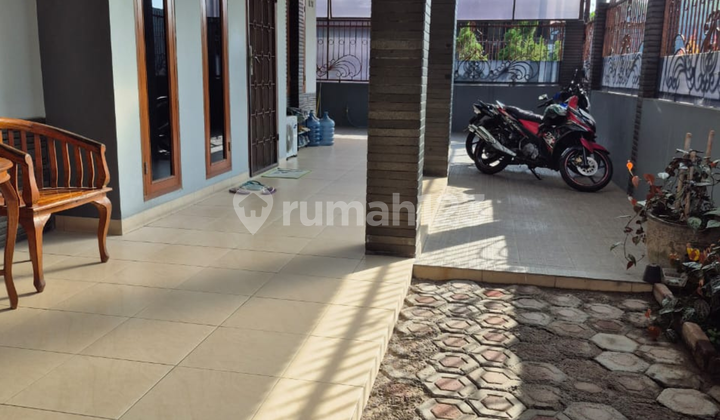 Jual Cepat  Rumah Terawat, Apik di dalam Cluster Komplek Taman Holis Indah 2