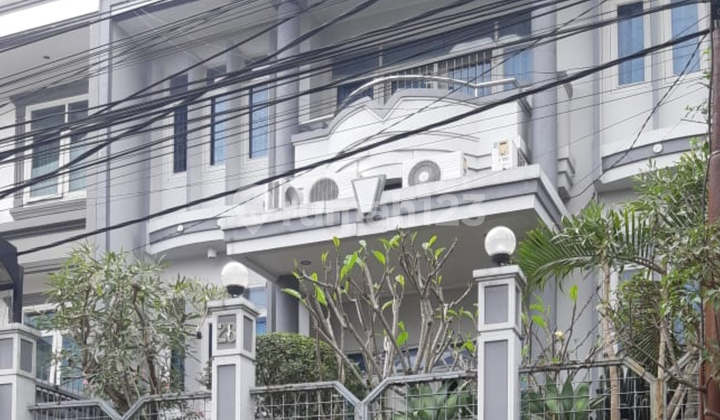 Di Jual Rumah Babakan Jeruk 3, Mewah,2 Lt, Basement, Dekat Tol