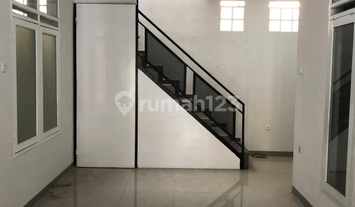 Di Jual Rumah Baru Renovasi Taman Holis Indah 1, Kamar Tidur 6