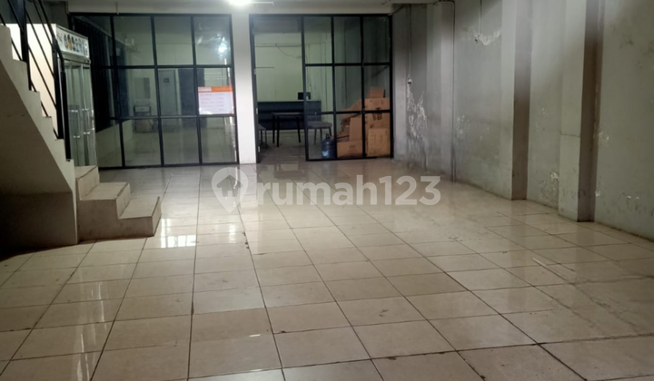 For Rent: Strategic Location Shop House on Main Road Jl. Sudirman Bandung For Rent: Strategic Location Shop House on Main Road Jl. Sudirman Bandung