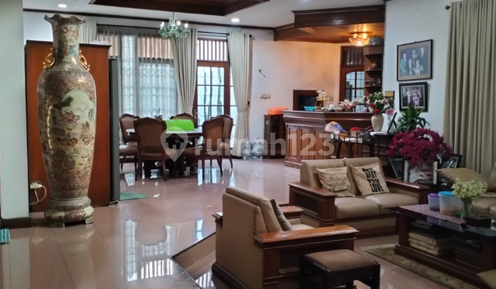 For Sale, House in Kramat Jati Area, Spacious Yard, Comfortable Neighborhood