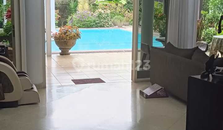 Di Jual Rumah Ada Kolam Renang di Komplek Cipaku Indah 2