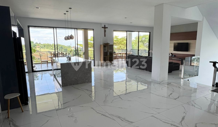 Di Jual Rumah 3 Lantai Resor Dago Pakar, Luas, Udara Sejuk