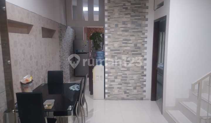Di Jual Rumah Komplek Setra Duta, 3 Lantai, Terawat, Nyaman 2