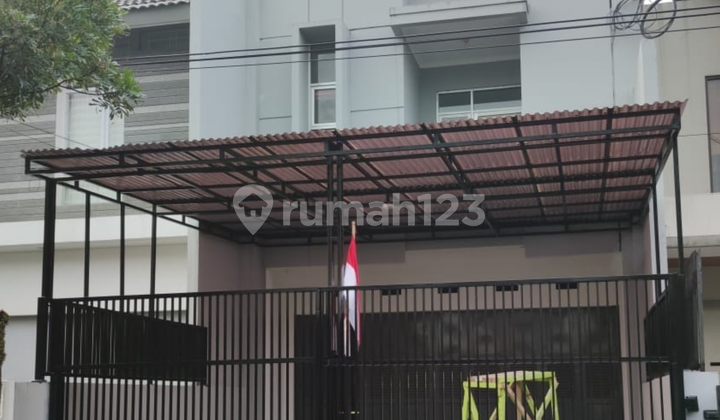 Di Jual Ruko Mekarwangi, 2,5 Lantai, Carport masuk 2 Mobil Di Jual Ruko Mekarwangi, 2,5 Lantai, Carport masuk 2 Mobil