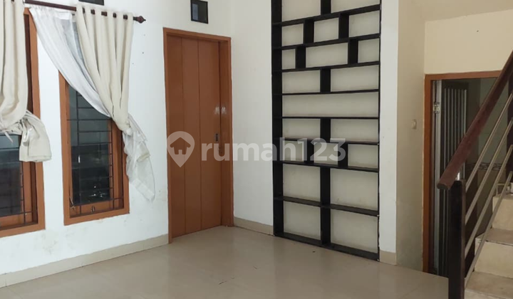 For Rent: Buah Batu Regency Complex House, 4 Bedrooms, 4 Bathrooms