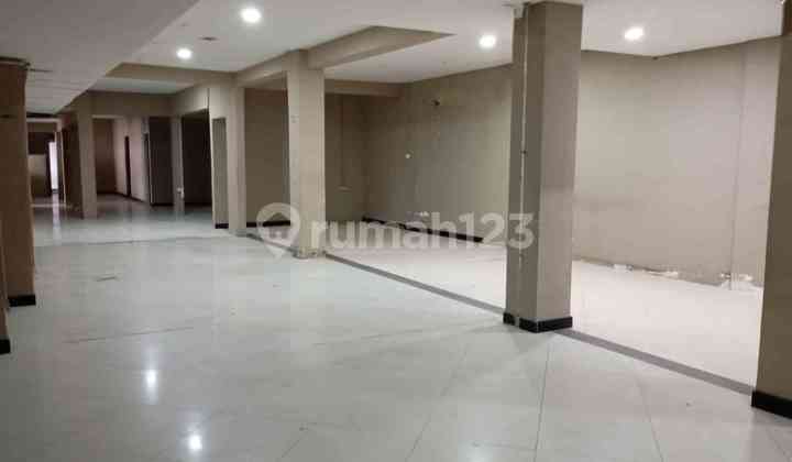 Ready-to-Occupy Commercial Building on Diponegoro Street