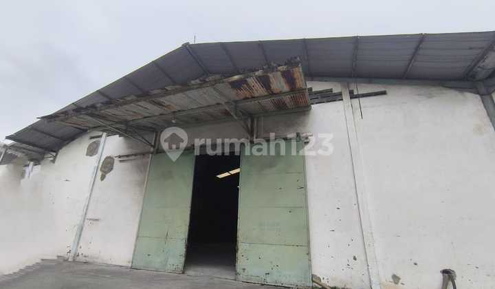 Disewakan Gudang Raya Margomulyo Nol Jalan Bukan Komplek Pergudangan