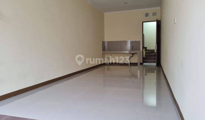 Rumah 3lt di jalan Utama Cengkareng 2