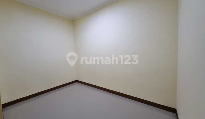 Rumah 3lt di jalan Utama Cengkareng 12